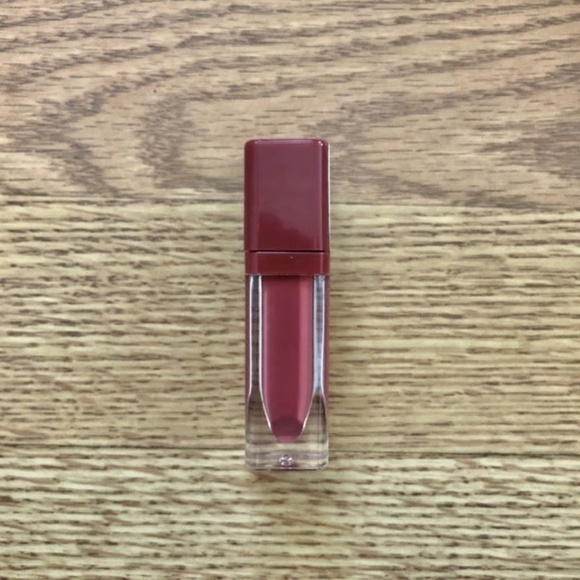 Essence "Make A Statement" lip gloss - Picture 4 of 9